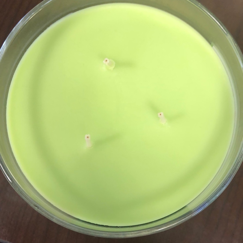 White Barn | Mahogany Apple 3-wick SOLD OUT ONLINE - Picture 2 of 3